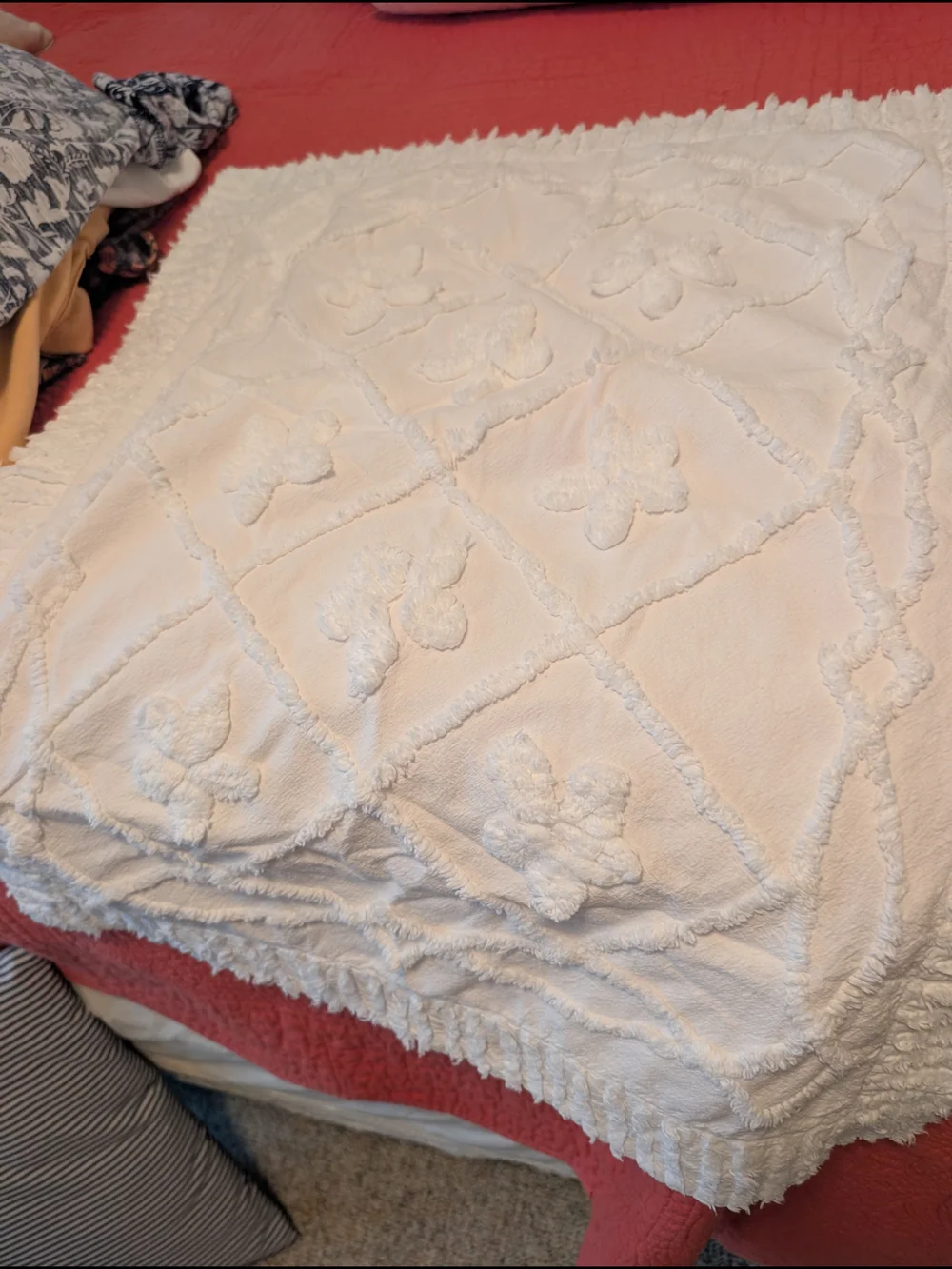 Mary Jane White Chenille Tufted Bedspread with Ruffled Skirt Full Size Shams too